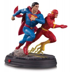 Imagén: Estatua Superman Vs. Flash Racing. En Carrera DC Gallery